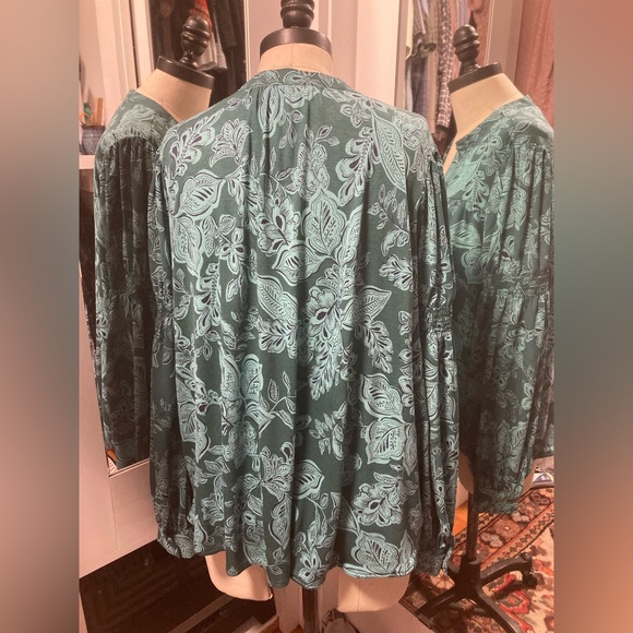 LOFT - Soft Green/Teal Floral Popover Blouse with Smocked Sleeves, Size Large - Picture 4 of 11